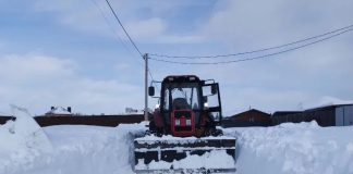 В Рязанском округе расчищают дороги к отдаленным населенным пунктам